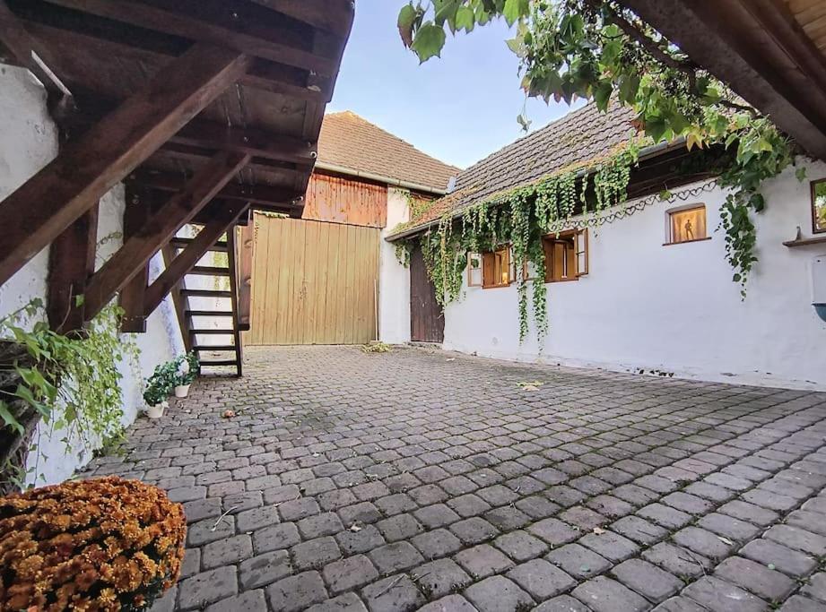 Chaloupka U Mostu Sv Jana V Centru Vodnan Vodňany Esterno foto